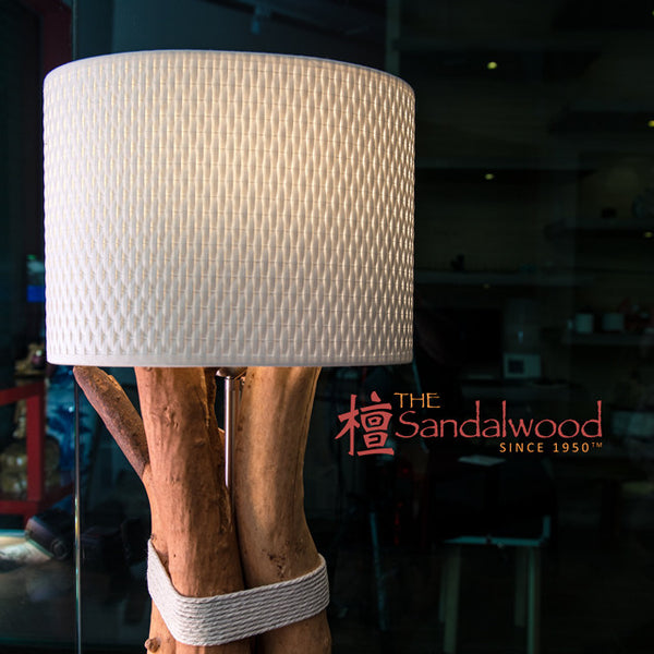 檀香木桌灯<br>Sandalwood Table Lamp
